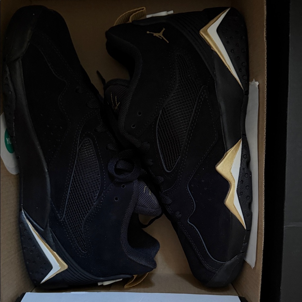 Nike Men's Black & Gold Retro Basketball Sneakers